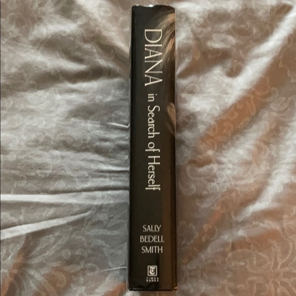 🔥3/$10 Diana in Search of Herself;Sally B Smith - Picture 2 of 5